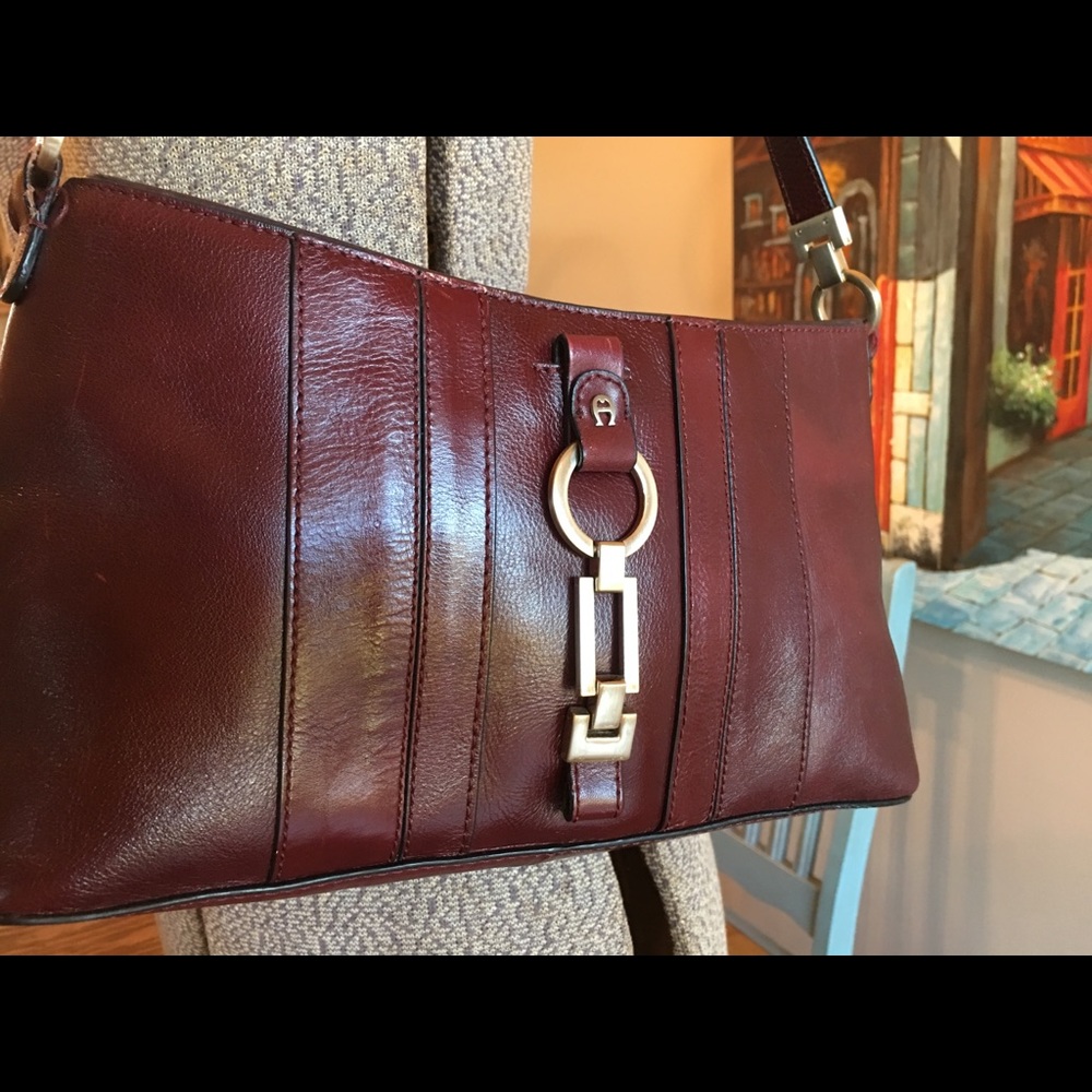 Leather shoulder bag
